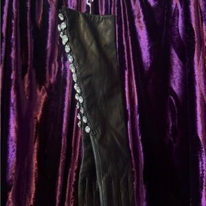 Elegant Black Leather Gloves with Studded Accents